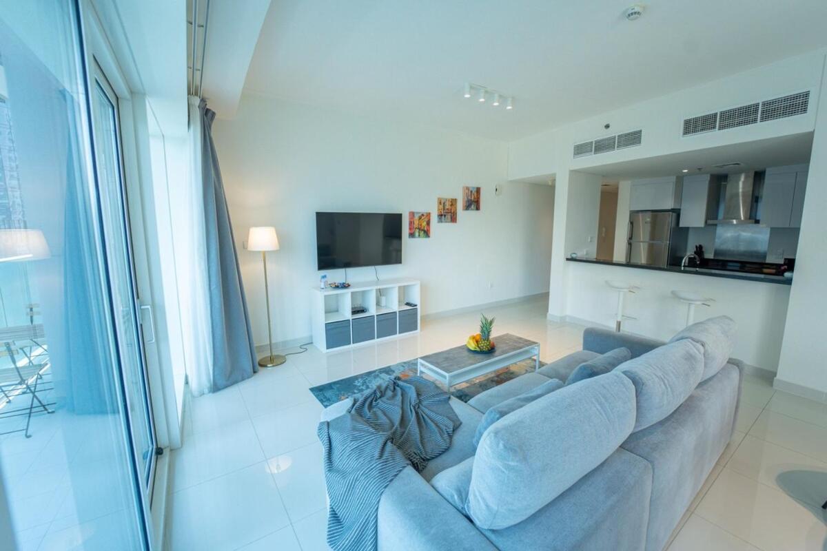 Aws Holiday Homes - Unique Views At Damac Heights Дубай Экстерьер фото
