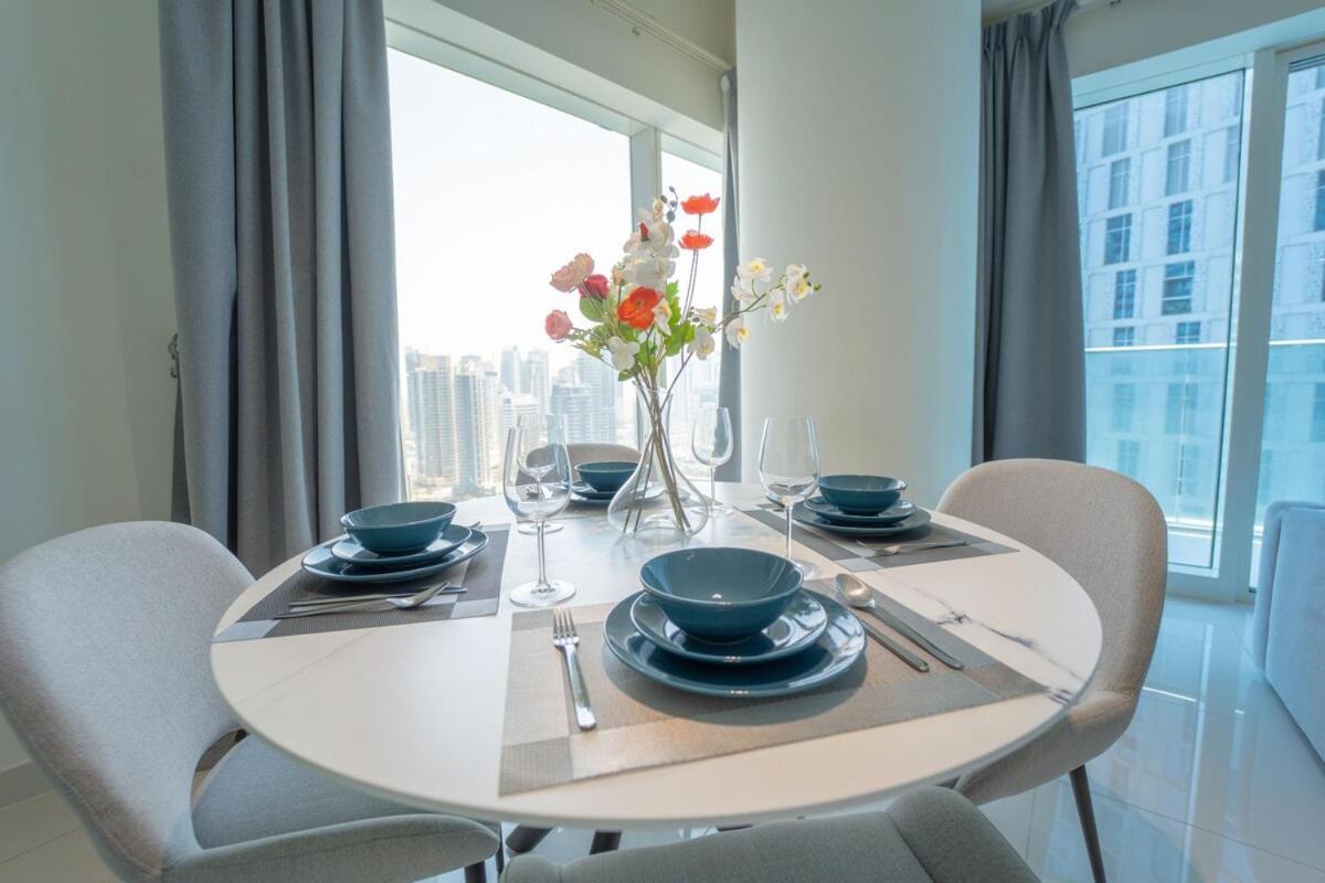 Aws Holiday Homes - Unique Views At Damac Heights Дубай Экстерьер фото
