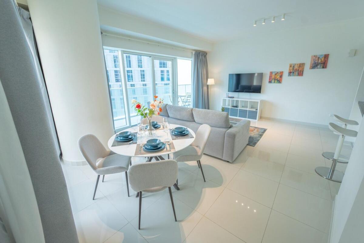 Aws Holiday Homes - Unique Views At Damac Heights Дубай Экстерьер фото