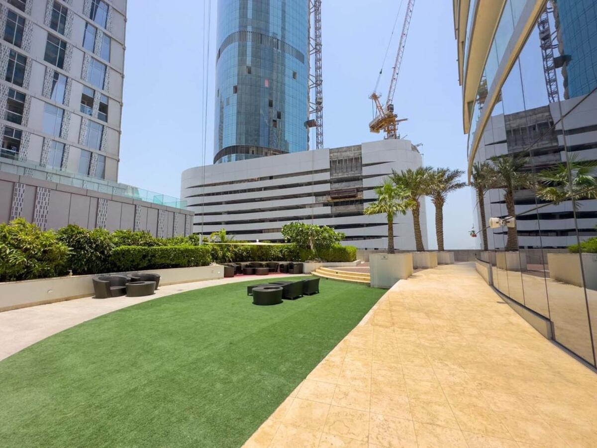 Aws Holiday Homes - Unique Views At Damac Heights Дубай Экстерьер фото